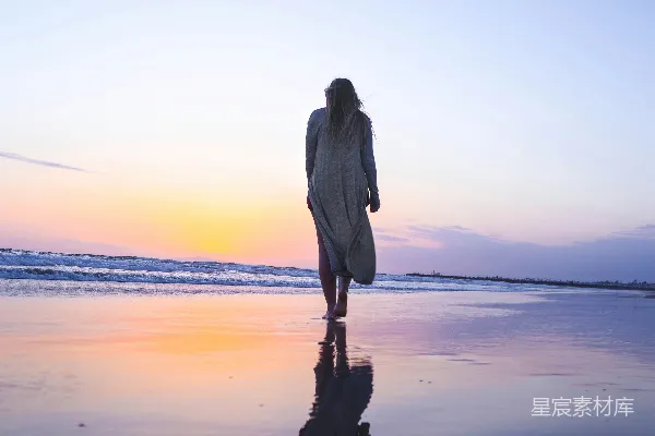 高清摄影 海边女子站立