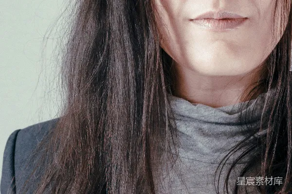高清摄影 灰衬衫女子