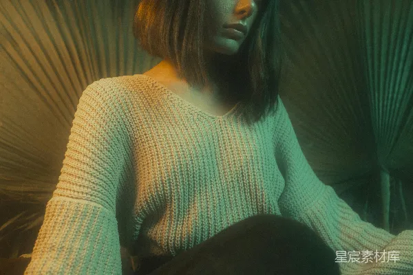 高清摄影 白纱连帽针织衫女子