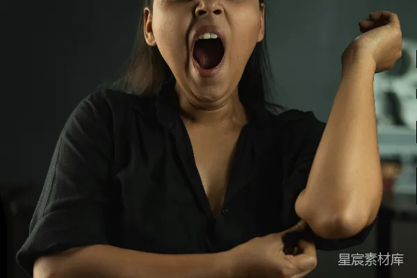 高清摄影 黑色紧身上衣女人