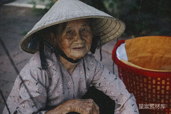 高清摄影 一个坐在外面的人