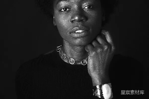 高清摄影 女性的黑白照片