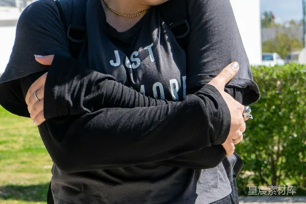 高清摄影 黑色短裤和黑色上衣的女人