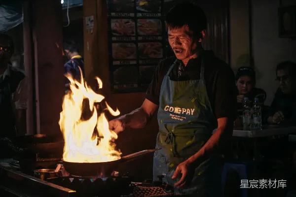 绿围裙的男人