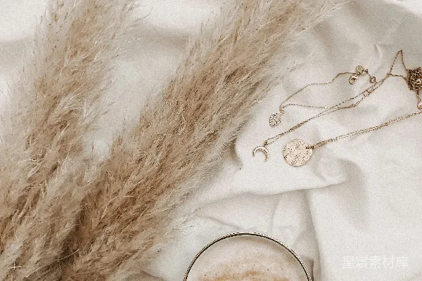 高清摄影 棕色和白色的液体杯