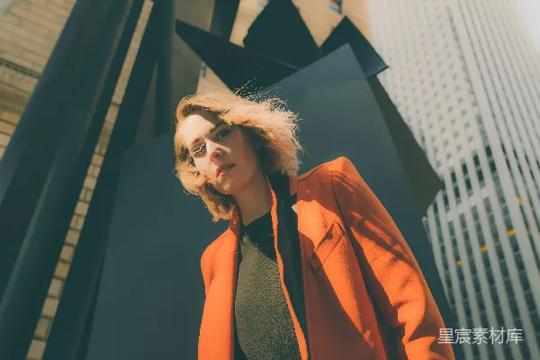 高清摄影 橙色上衣套装的女人
