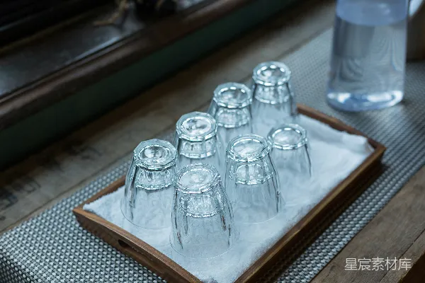 高清摄影 七只水晶玻璃杯