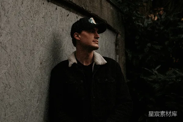 高清摄影 黑色西装上衣穿着黑色太阳镜的男人