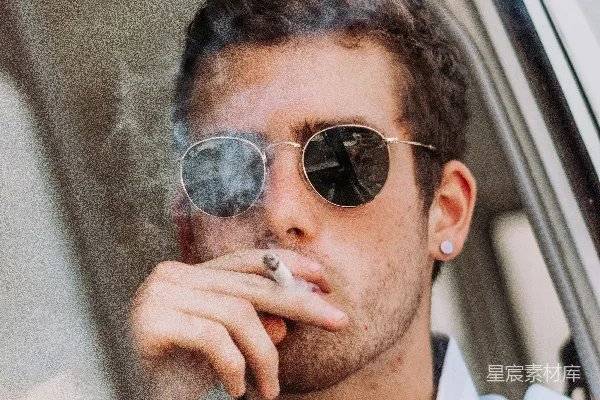 高清摄影 白衬衫穿着者戴着黑色太阳镜的男人