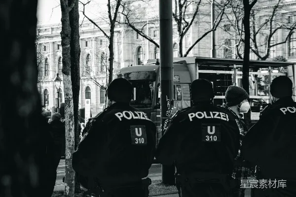 高清摄影 一组警察并排站立