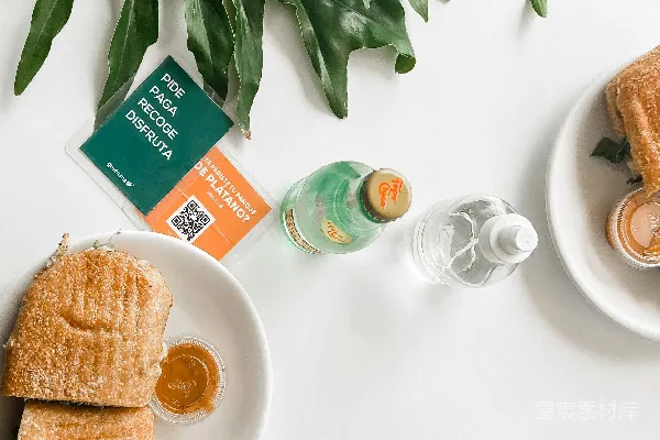 高清摄影 有食物的桌子和一盆植物