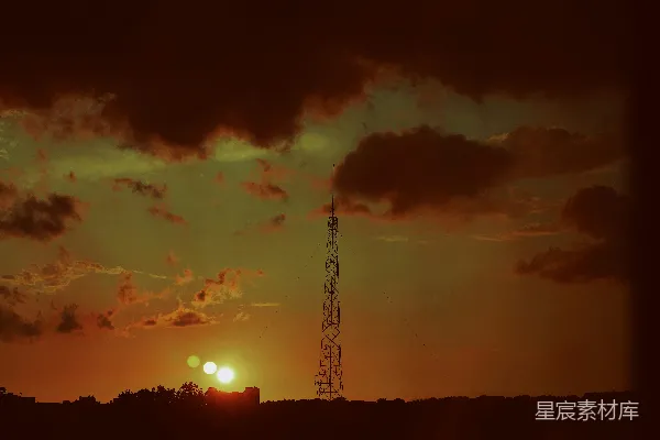 高清摄影 夕阳落在了一座无线电塔后面