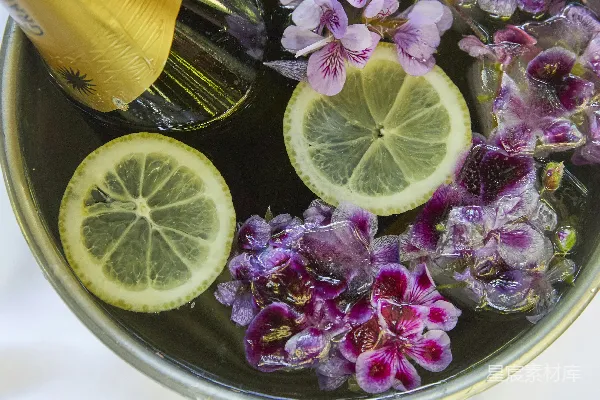 高清摄影 切好的柠檬放在透明玻璃碗里