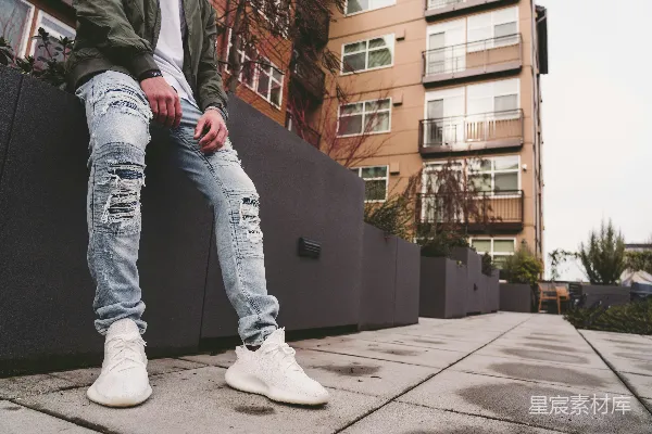 高清摄影 坐在吧台的男人