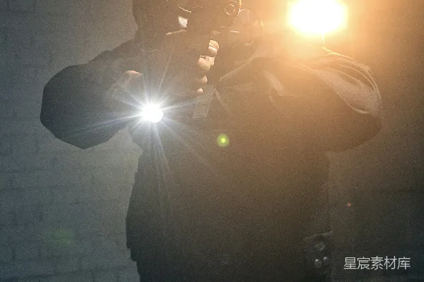 高清摄影 黑色夹克的男人自拍