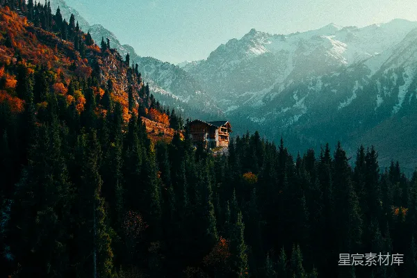 高清摄影 山顶上有座房子的山