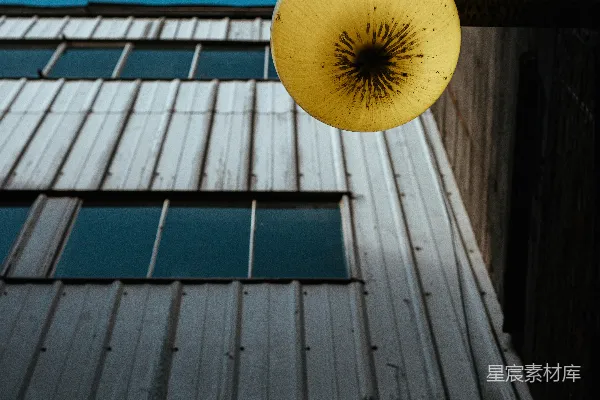高清摄影 建筑上的黄灯