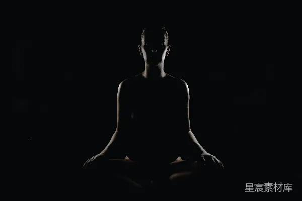 高清摄影 正在做冥想姿势的人