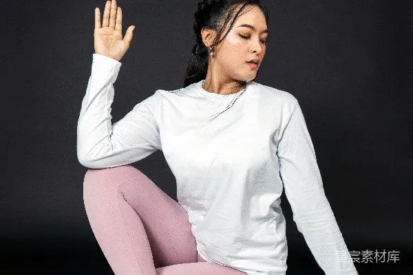 高清摄影 一个穿白套装的女人