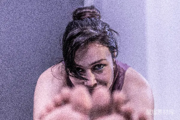 高清摄影 一个女人手举过头