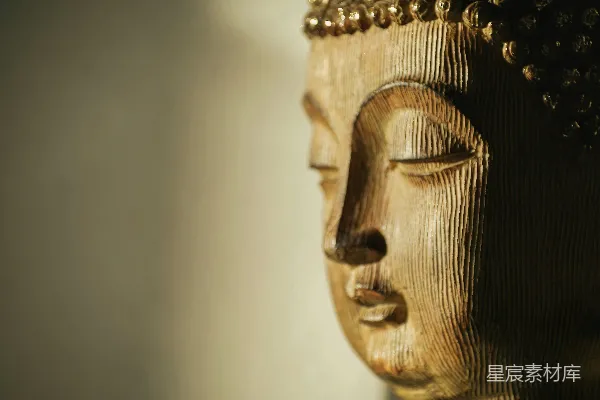高清摄影 闭目的一尊佛雕像的特写