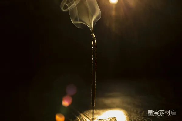 高清摄影 一根冒出烟的蜡烛