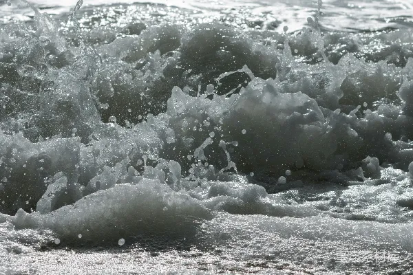 高清摄影 海滩上的海浪 crashing