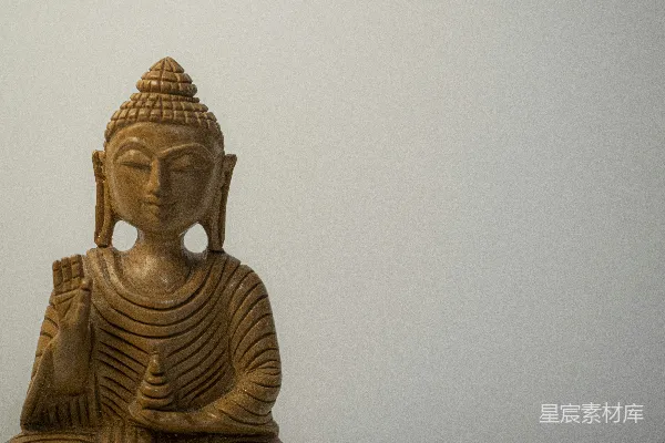 高清摄影 白天金佛雕像
