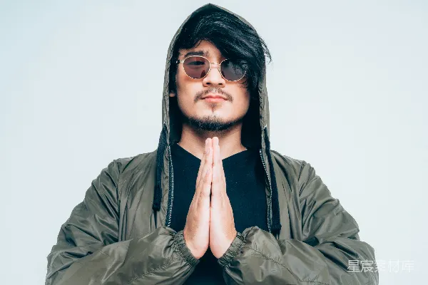 高清摄影 男士灰色套头夹克