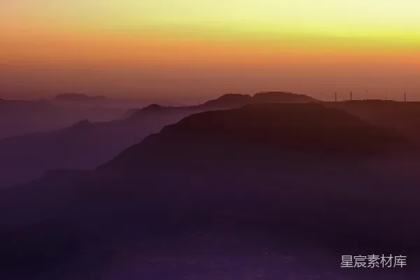 高清摄影 山峦之上，夕阳西下