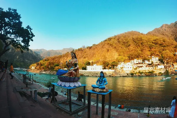高清摄影 山环水绕的水域