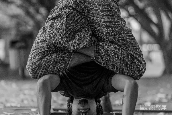 高清摄影 地上躺着的人