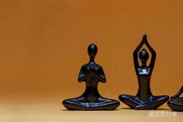 高清摄影 三座雕像并排坐着