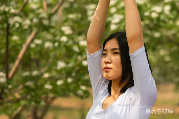 高清摄影 女性做瑜伽