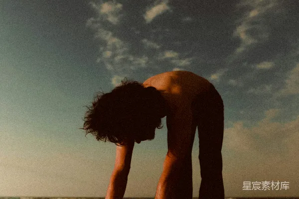 高清摄影 站在海边的男人
