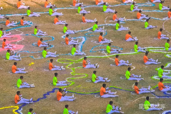 高清摄影 一大群人在地上做瑜伽