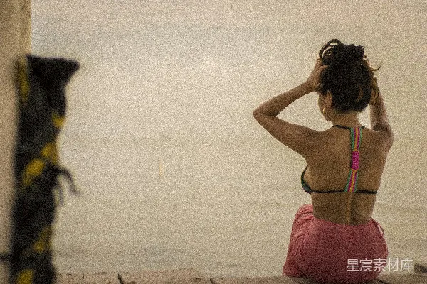 高清摄影 穿着黑色吊带背心的女性