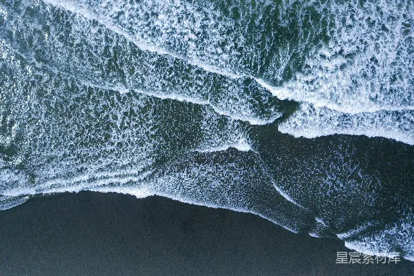 白天的海浪