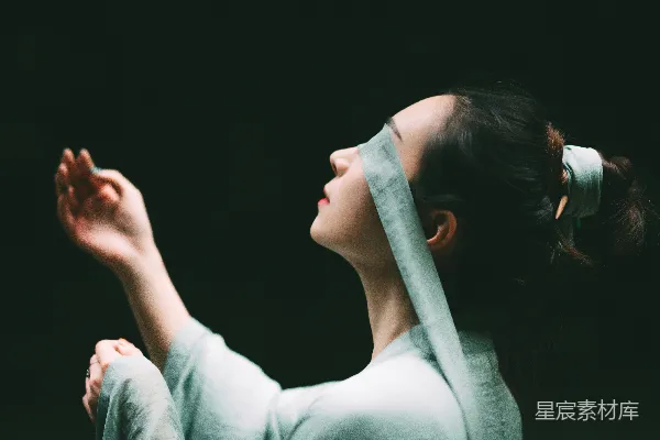 高清摄影 身穿白色上衣的女人