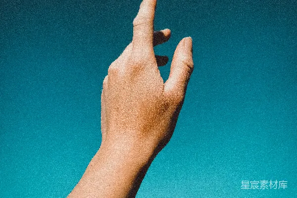 高清摄影 左手做胜利手势的人们