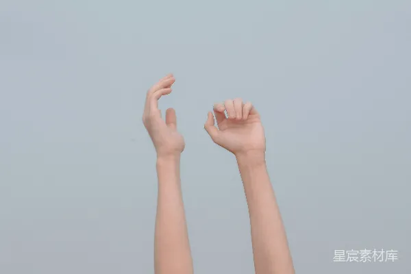 高清摄影 人的脚站在白色背景上