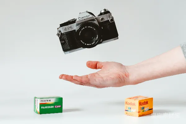 高清摄影 黑色和银色的全画幅 DSLR 摄影相机
