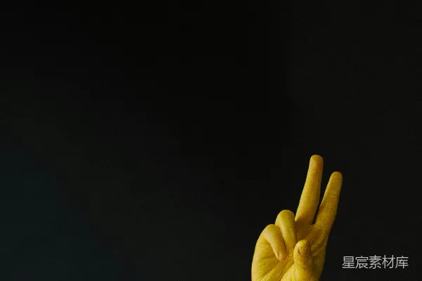 高清摄影 人们的手正在做 peace sign （胜利的手势）