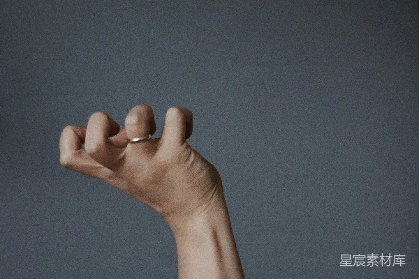 高清摄影 左手指竖大拇指