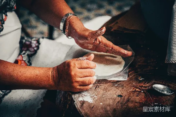 高清摄影 揉面的人