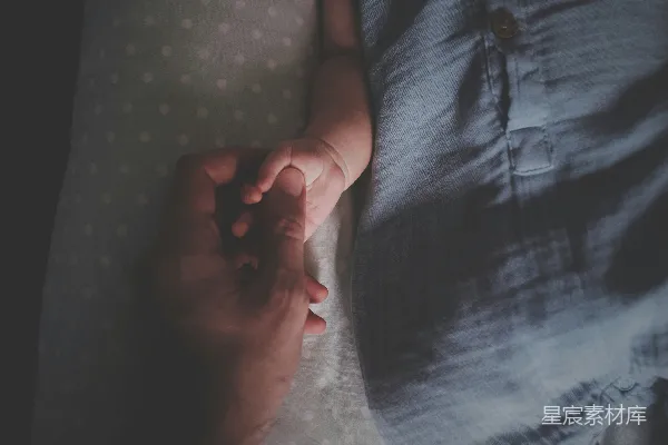 高清摄影 灰色和白色格子衬衫的人