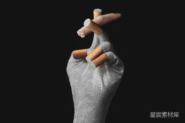 高清摄影 手持橙色管制药片的人