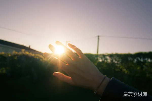 高清摄影 男士在白天的手部权利