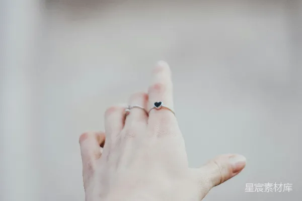 高清摄影 左手白背景的人像