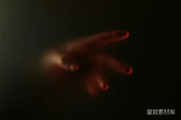 高清摄影 一个模糊的手影在黑暗中